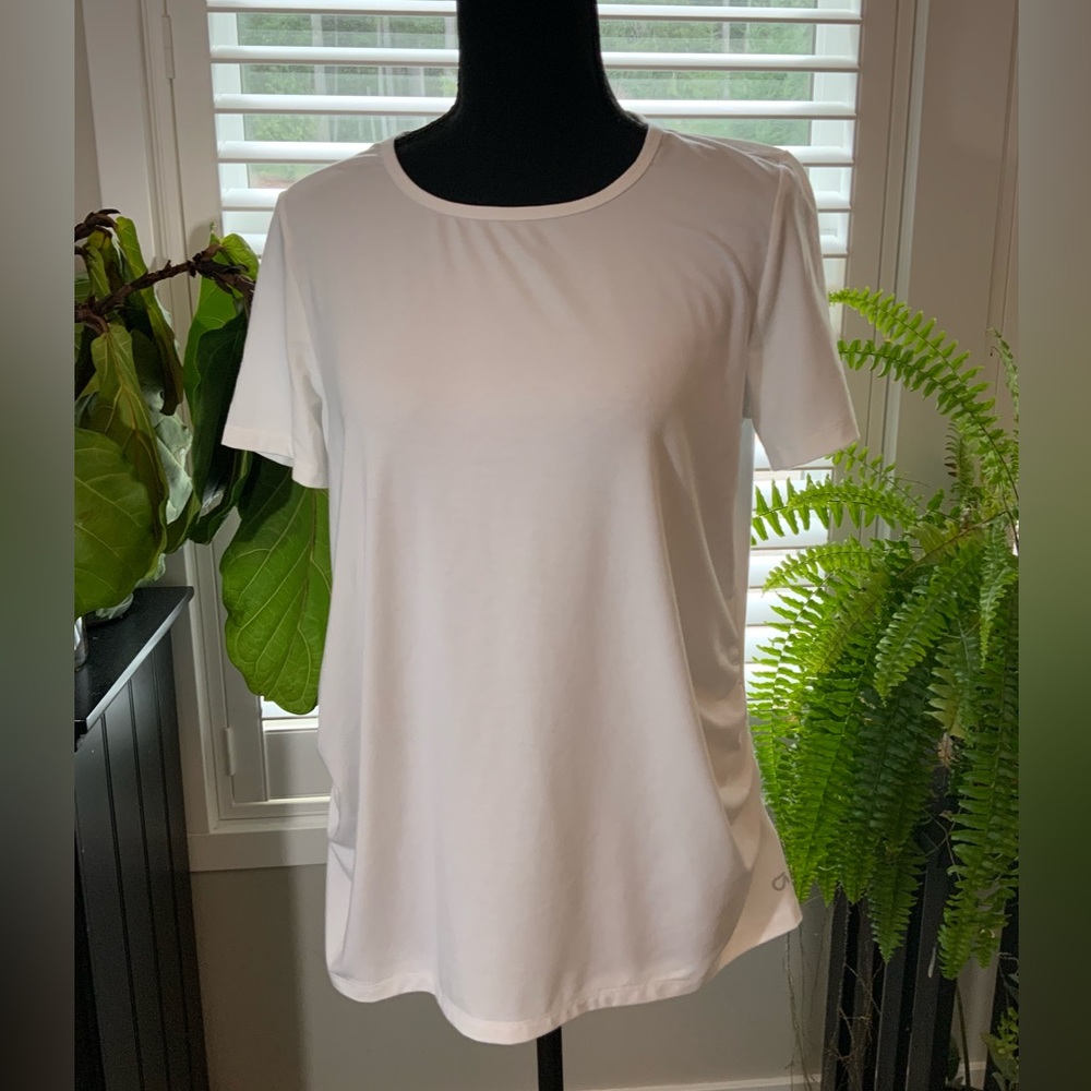 Gap Maternity White Tee Shirt Size M.